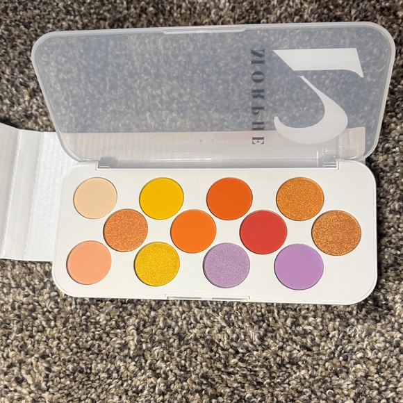 Morphe 2 Eyeshadow Palette - Ready For Anything - Picture 3 of 3